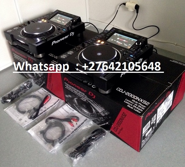 2x Pioneer CDJ-2000NXS2 +  1x DJM-900NXS2