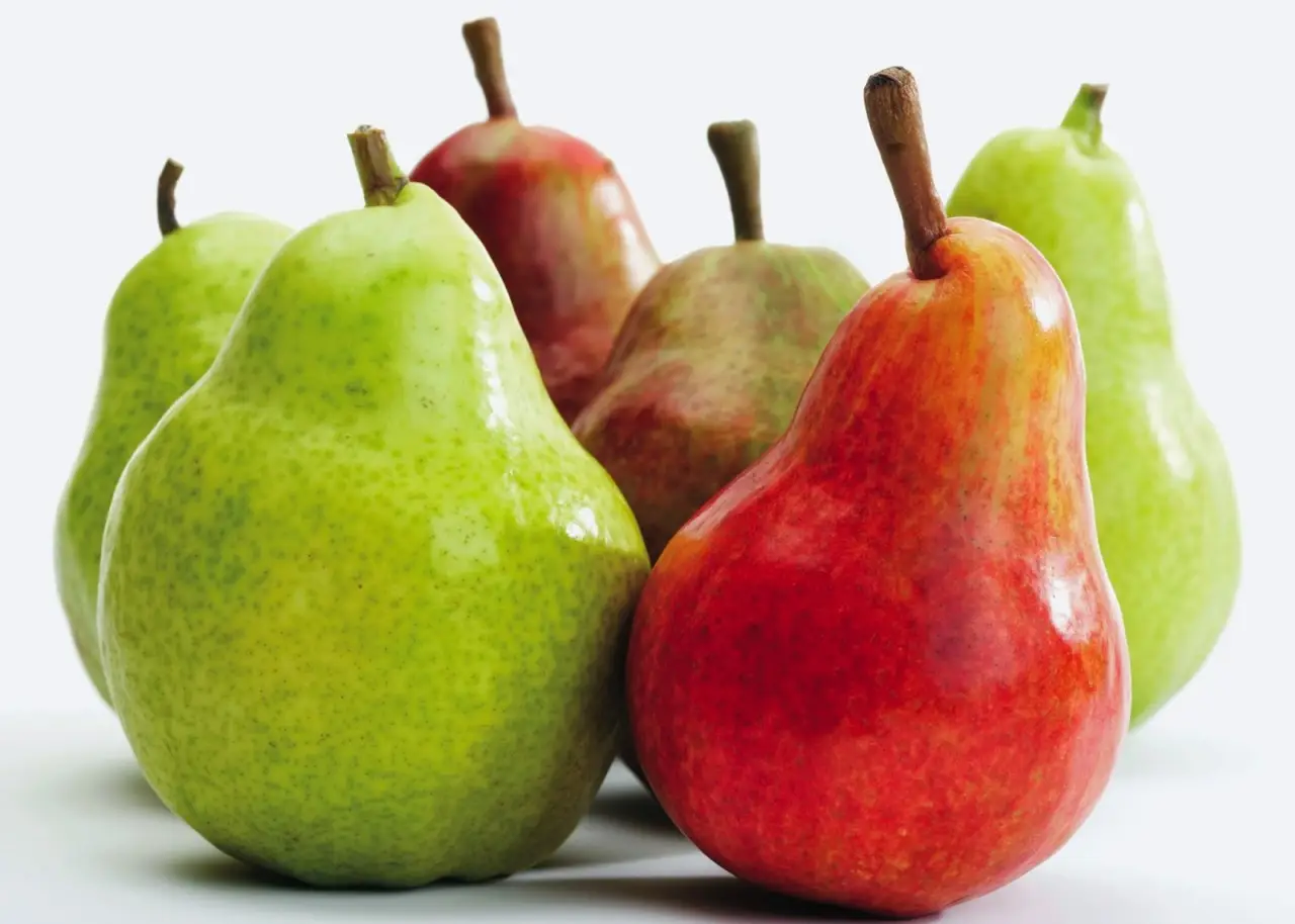 I benefici poco conosciuti delle pere consumate a stomaco vuoto