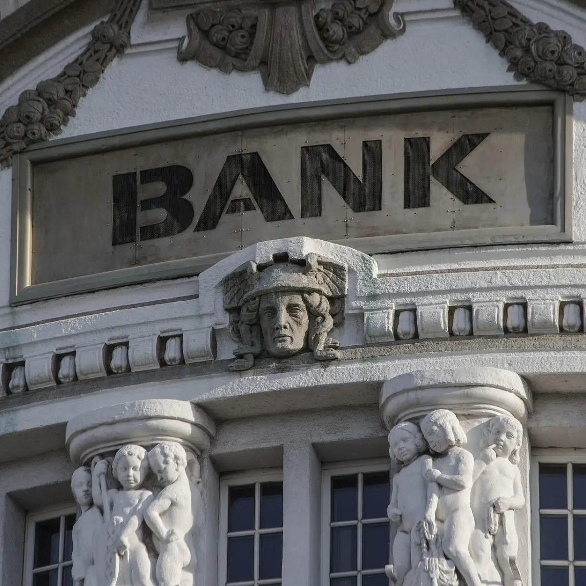 Fusione bancaria approvata con riserva: ecco cosa succede ai tuoi risparmi Immagine selezionata