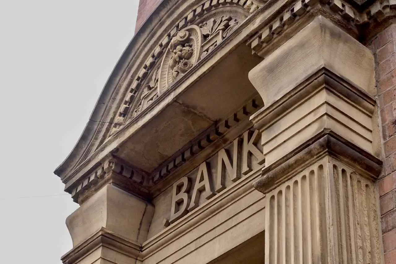 Fusione bancaria approvata con riserva: ecco cosa succede ai tuoi risparmi Immagine selezionata